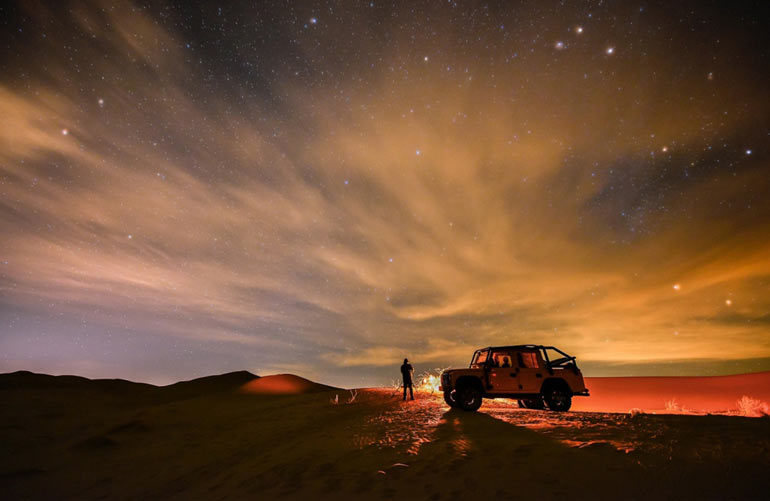 تماشای آسمان شب