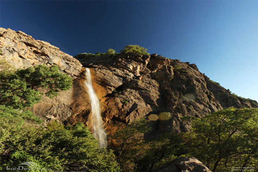 آبشار گویله کردستان از جاذبه های طبیعی کردستان