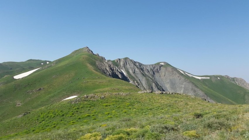 کوه آوالان از جاذبه های طبیعی کردستان